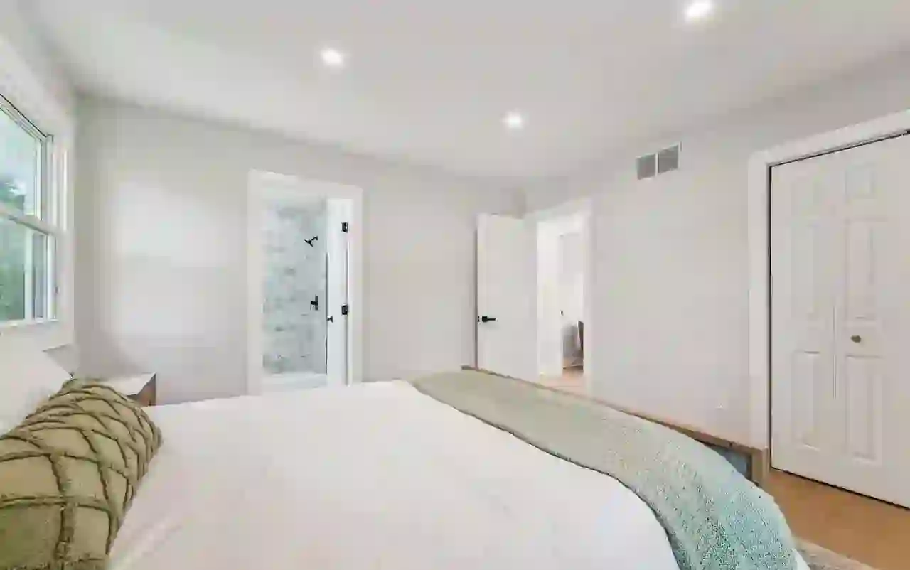 9168 Fort Smallwood Road, Maryland — Samantha Allen DMV investment property — interior detail (photo 05)